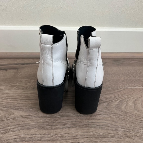 White Steve Madden Heeled Chunky Boot (Size 7.5) - Picture 3 of 4